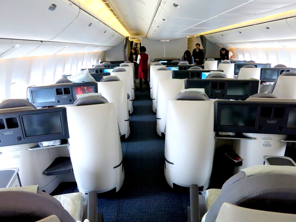 A forward looking view of the cabin. (There are many more cabins photos at the end of this review.)