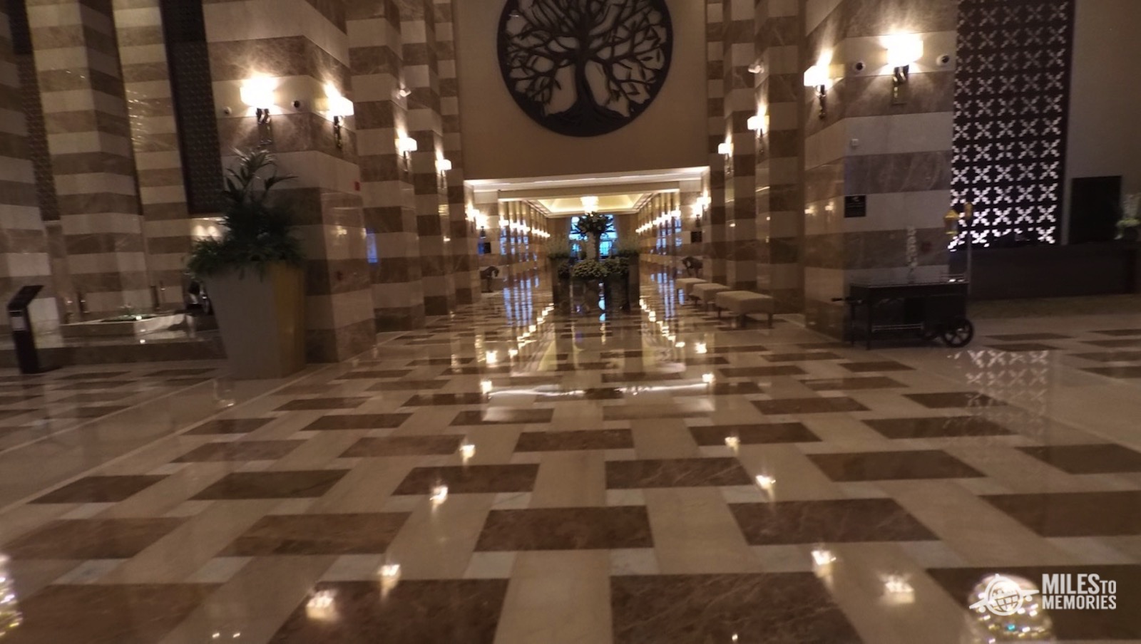 Review St Regis Doha lobby