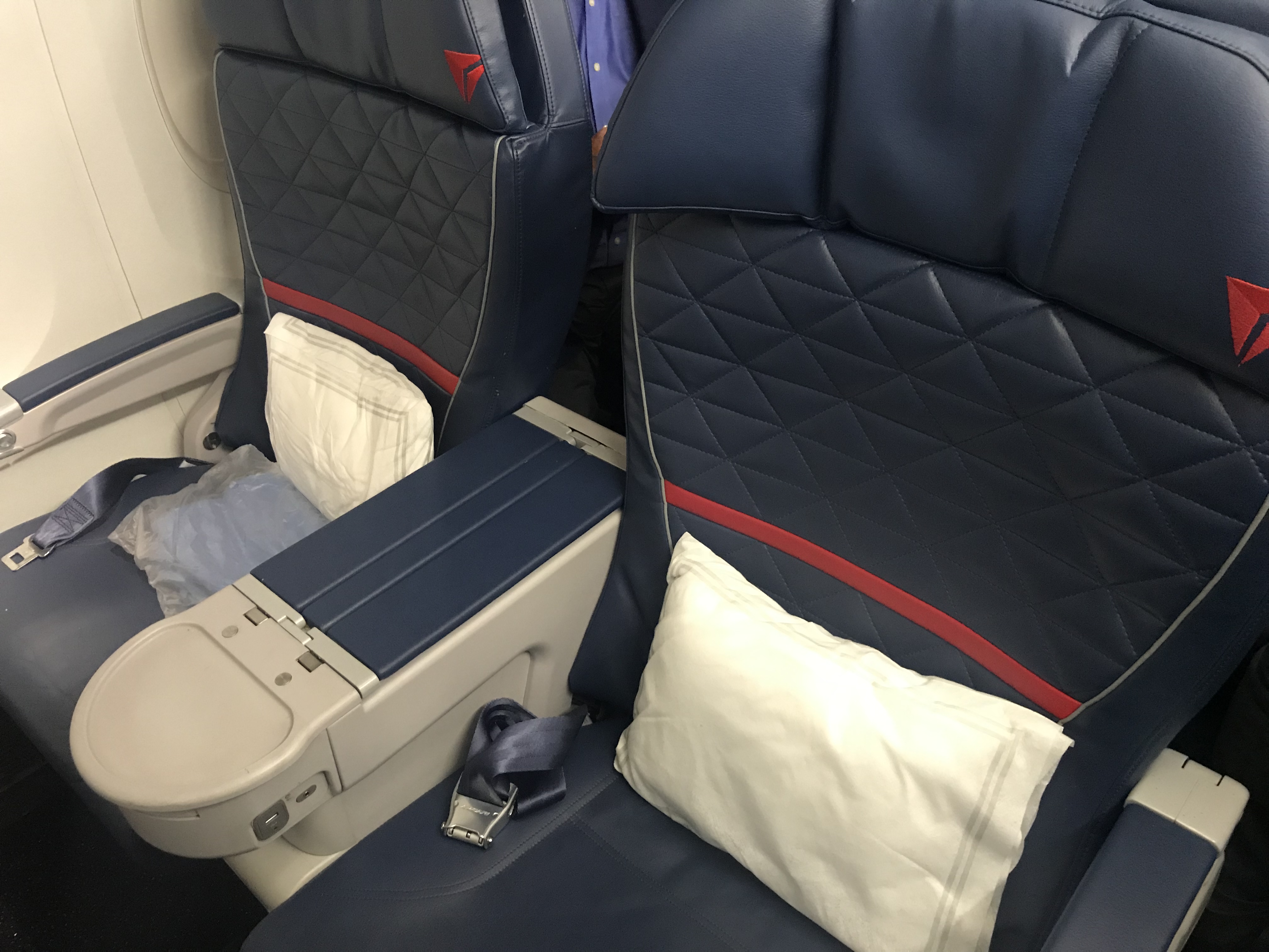 complimentary upgrades on award ticket - delta